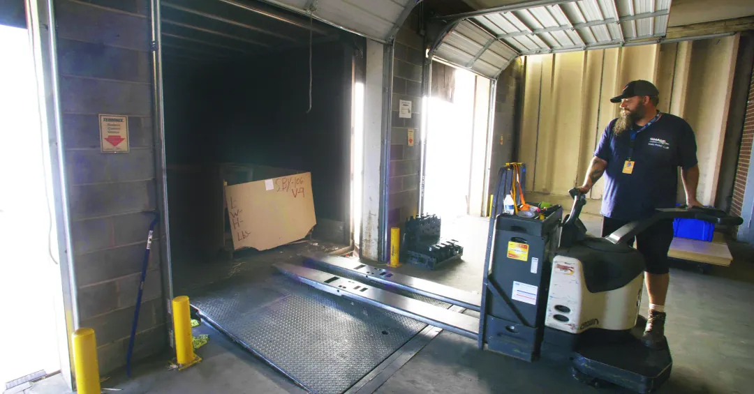 CDL driver using electric pallet jack to load and unload dry van freight